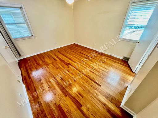 9832 Walmer St,, Overland Park, KS 66212