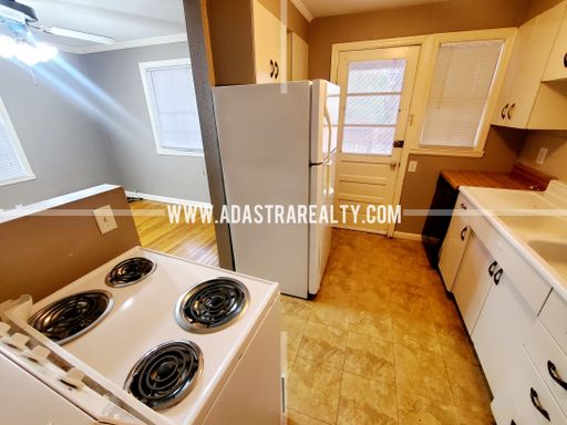 419 E 63rd Ter,, Kansas City, MO 64110-3333