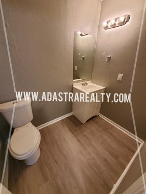 6004 E 152nd St, Grandview, MO 64030