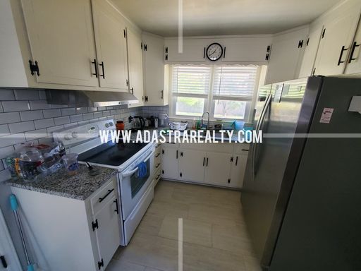 8607 Riggs St,, Overland Park, KS 66212