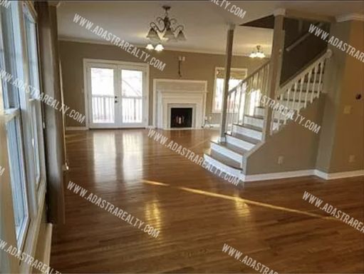 243 W 61st St,, Kansas City, MO 64113-1402