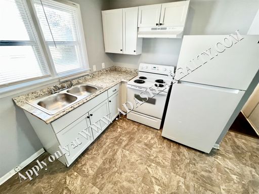 9600 E 18th St,, Independence, MO 64052