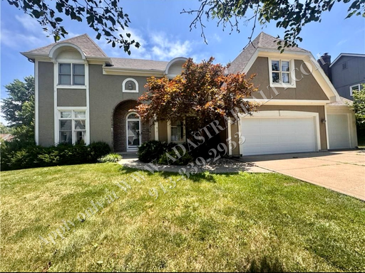  1317 E Sleepy Hollow Dr, Olathe, KS 66062