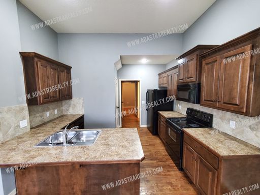 21782 W 123rd Ter,, Olathe, KS 66061-7628