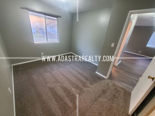 9414 Ballentine St,, Overland Park, KS 66214-1811