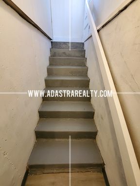 8607 Riggs St,, Overland Park, KS 66212