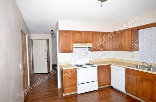 404 Sky Vue Dr,, Apt C,, Raymore, MO 64083