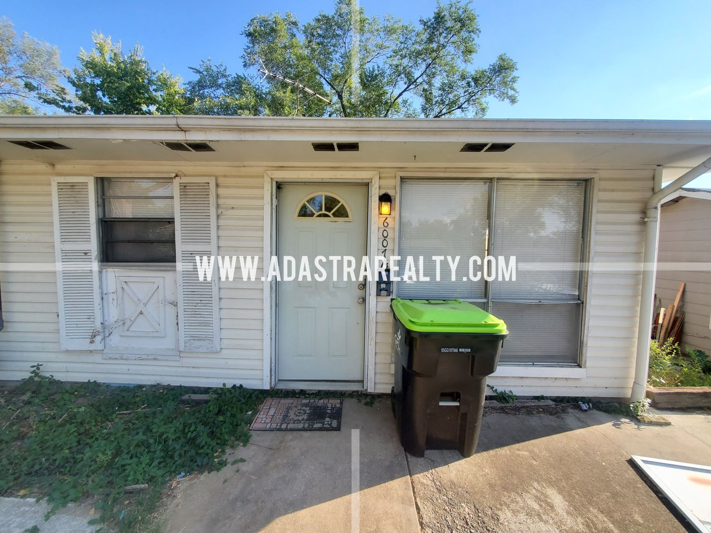 Grandview Apartment: 6007 E 153rd Ter,