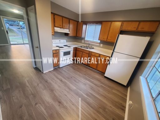 9414 Ballentine St,, Overland Park, KS 66214-1811