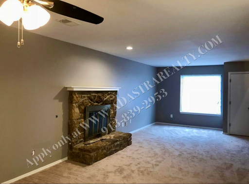 1601 E Elm Ter,, Olathe, KS 66062-1836