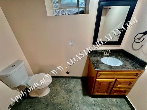  5404 Chadwick Rd, Fairway, KS 66205