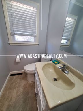 8607 Riggs St,, Overland Park, KS 66212