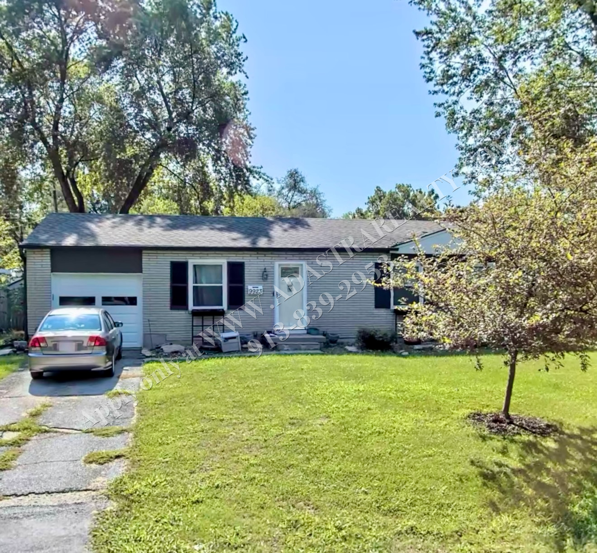 Overland Park House: 9923 England Dr.