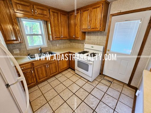 8617 Grant St,, Overland Park, KS 66212