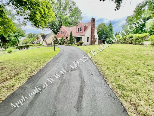  5404 Chadwick Rd, Fairway, KS 66205