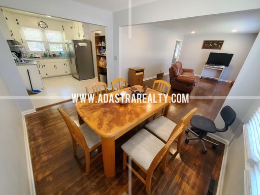 8607 Riggs St,, Overland Park, KS 66212