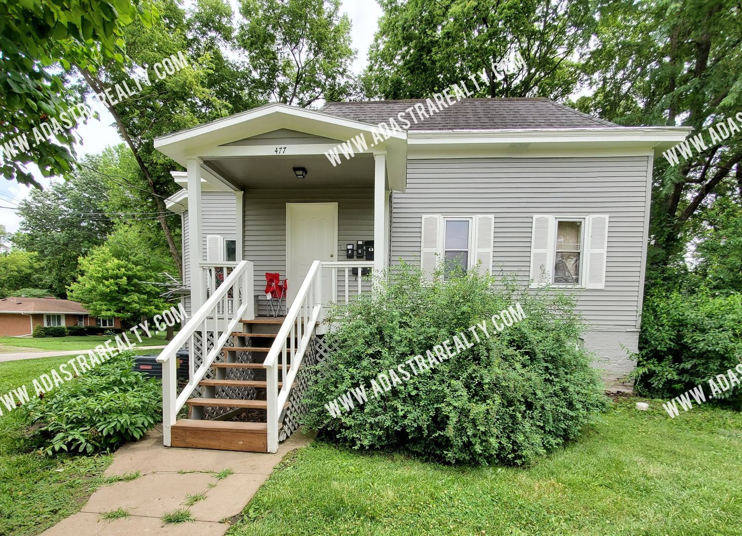 Olathe Apartment: 477 E Loula St,