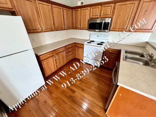 18521 S Mulberry Ct,, Gardner, KS 66030