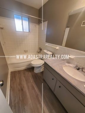 9414 Ballentine St,, Overland Park, KS 66214-1811