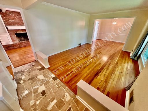 9832 Walmer St,, Overland Park, KS 66212