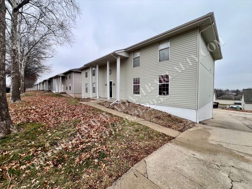 223 NW Barr Rd,, Unit A,, Grain Valley, MO 64029
