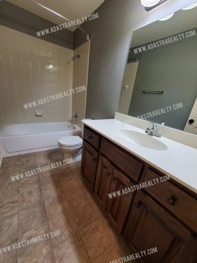 21782 W 123rd Ter,, Olathe, KS 66061-7628