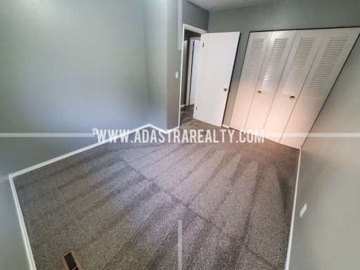 9414 Ballentine St,, Overland Park, KS 66214-1811