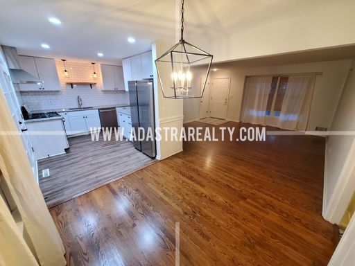 9709 Eby St,, Overland Park, KS 66212