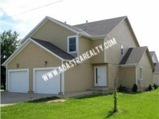 304 N 9th St,, Unit B, Louisburg, KS 66053