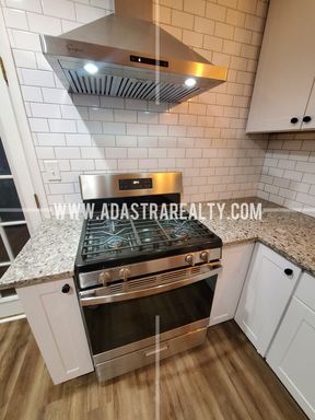 9709 Eby St,, Overland Park, KS 66212