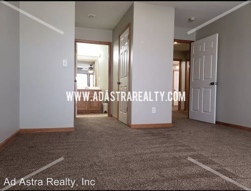 704 Meadow Ct,, Unit A,, Peculiar, MO 64078-2567