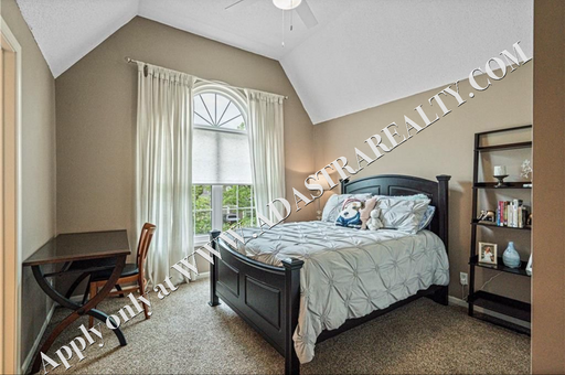 4904 157th St,, Overland Park, KS 66224