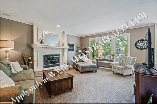 4904 157th St,, Overland Park, KS 66224