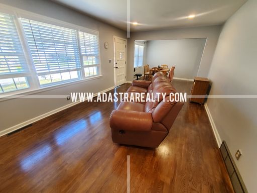 8607 Riggs St,, Overland Park, KS 66212