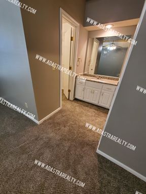 11006 W 76th St,, Shawnee, KS 66214-1268