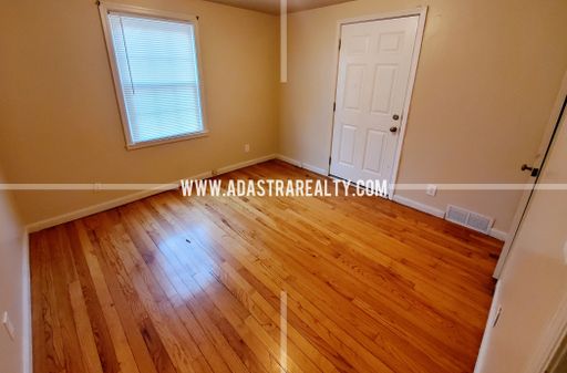 419 E 63rd Ter,, Kansas City, MO 64110-3333