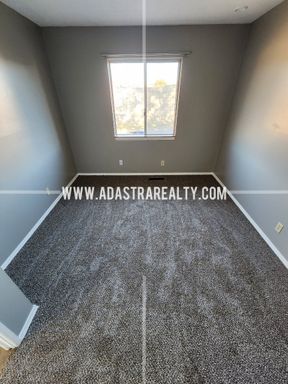 9415 Ballentine St,, Overland Park, KS 66214-1812