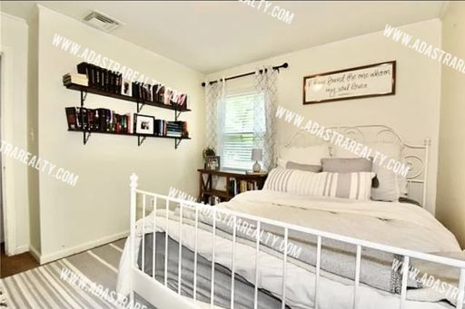 2227 W 78th St,, Prairie Village, KS 66208