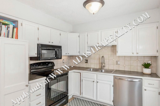 2715 Holmes St,, Kansas City, MO 64109
