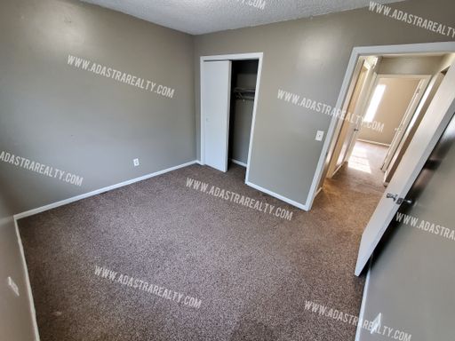 809 N Washington St,, Spring Hill, KS 66083