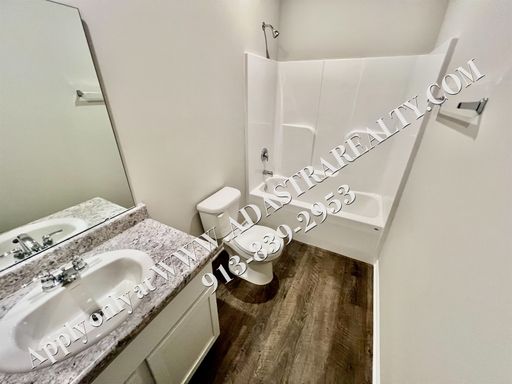 648 W Lanesfield St,, Gardner, KS 66030