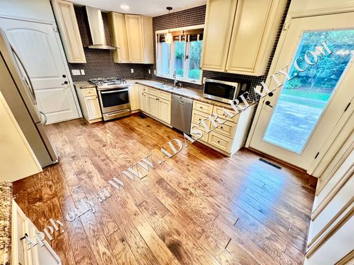  5404 Chadwick Rd, Fairway, KS 66205