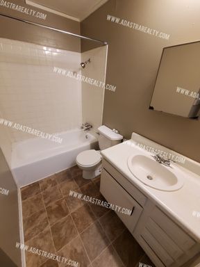 809 N Washington St,, Spring Hill, KS 66083