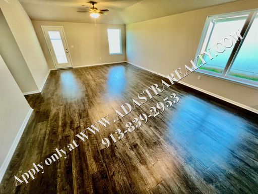 648 W Lanesfield St,, Gardner, KS 66030