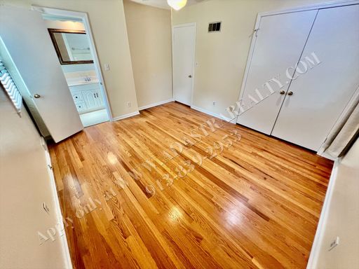 9832 Walmer St,, Overland Park, KS 66212
