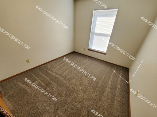 218 N Crest Dr,, Raymore, MO 64083