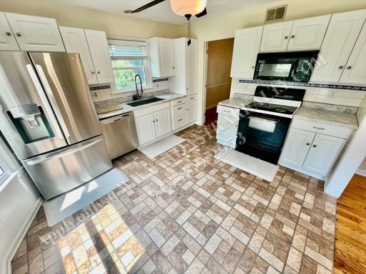 9832 Walmer St,, Overland Park, KS 66212