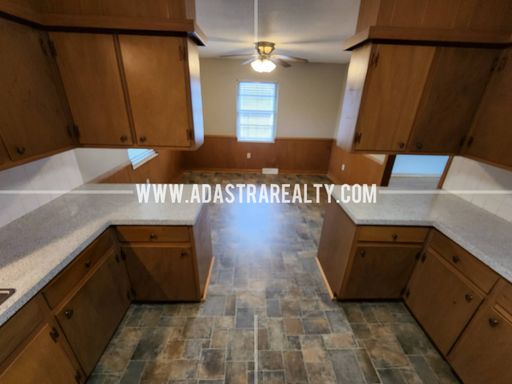212 Brookside Dr,, Paola, KS 66071