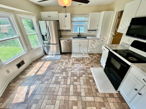 9832 Walmer St,, Overland Park, KS 66212