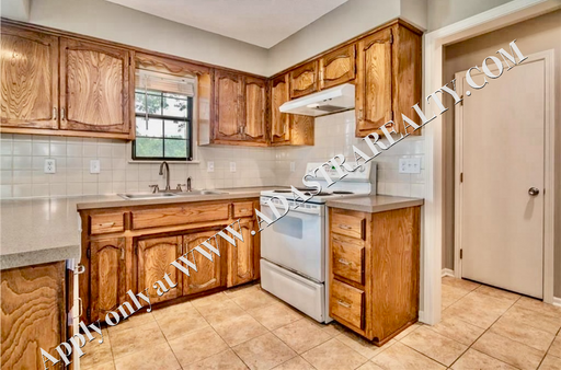 10620 W 115th St, , Overland Park, KS 66210